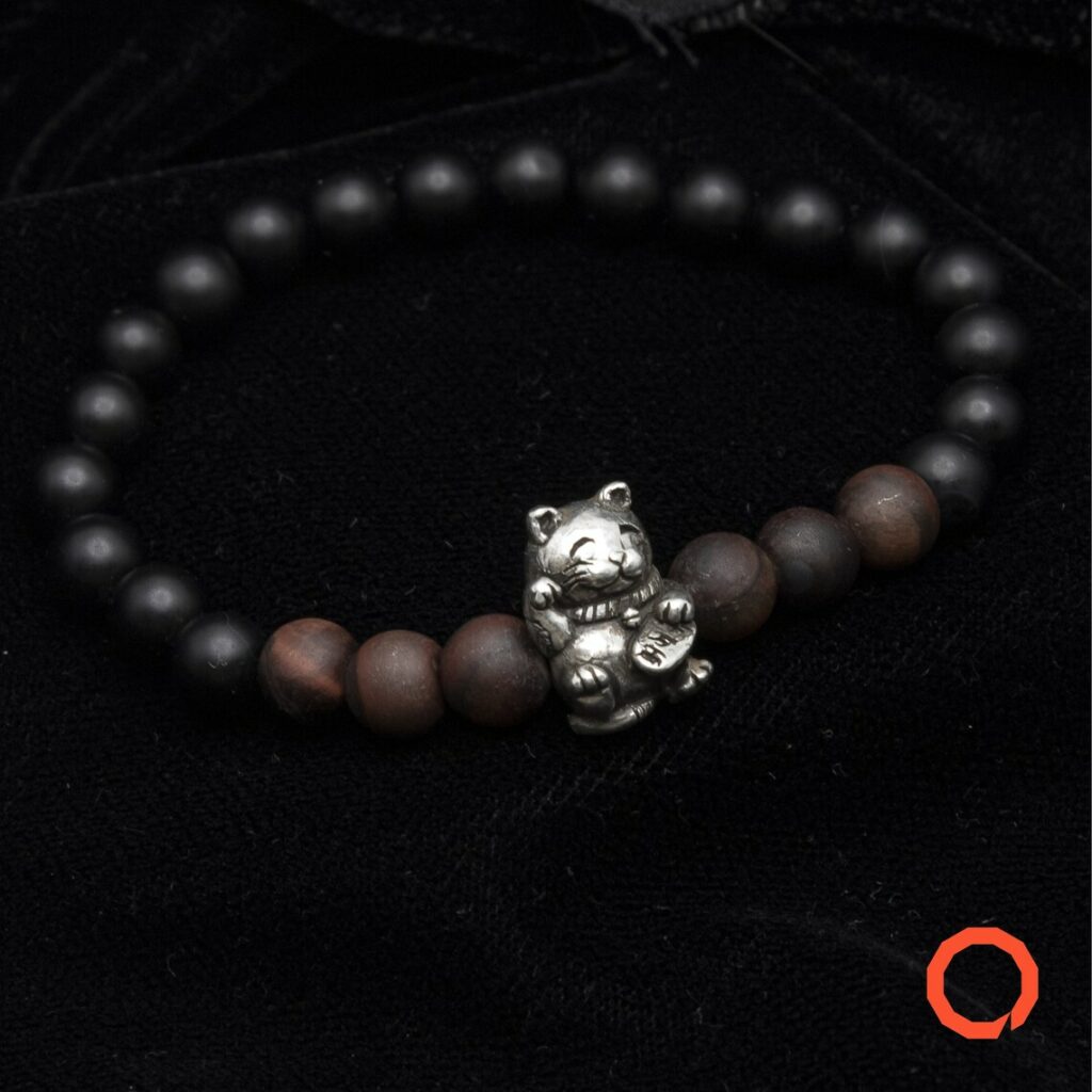 Bracelet en pierres précieuses MANEKI-NEKO Charm Noir Onyx